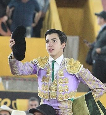 Marco Pérez, a hombros en Mérida