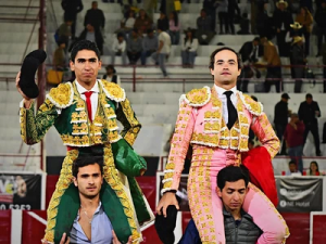 Juan Pablo Sánchez y Héctor Gutiérrez, puerta grande en León