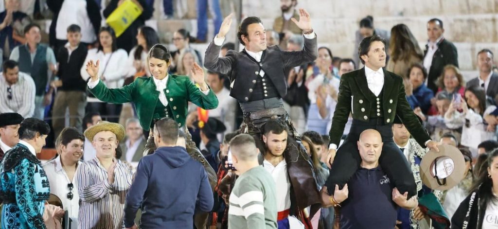 Gran tarde de toreo a caballo en Écija