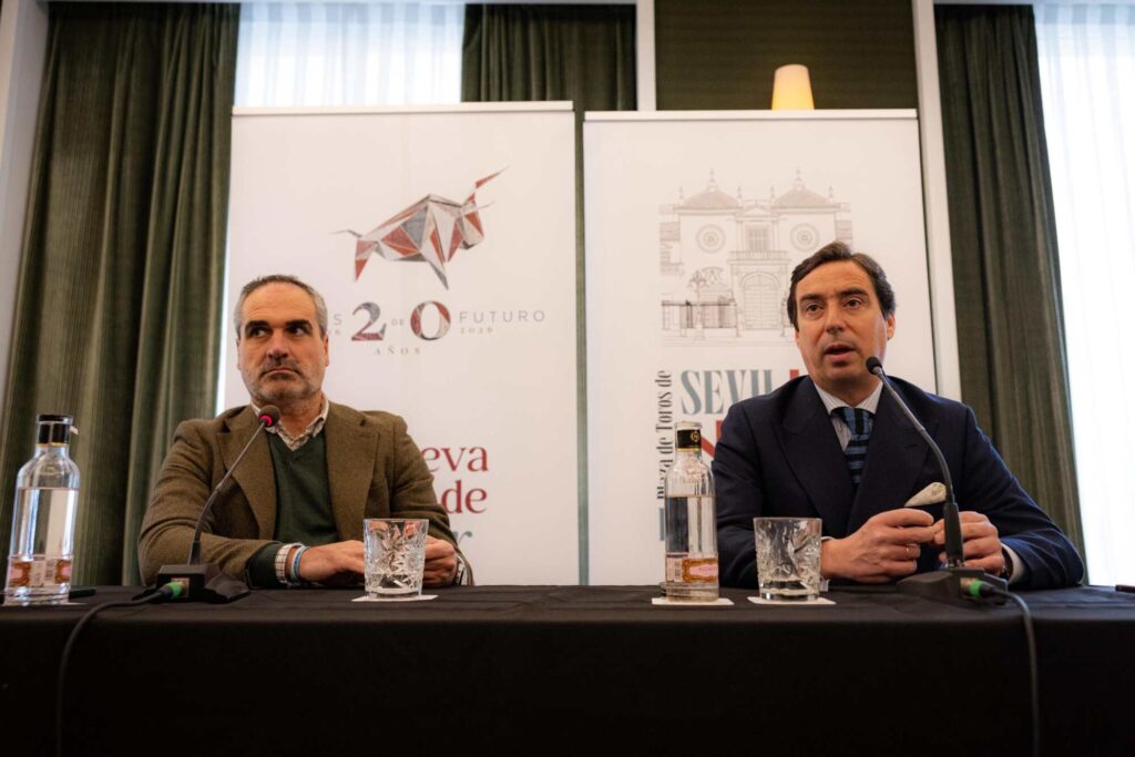 Garzón ofrece detalles de los carteles de Sevilla