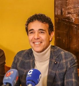 Conferencia de Víctor Puerto en el Club Zaudín de Sevilla