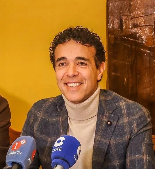 Conferencia de Víctor Puerto en el Club Zaudín de Sevilla