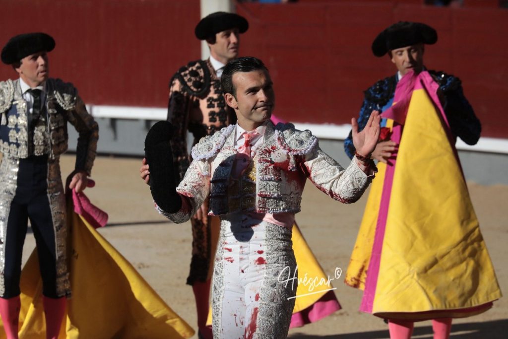 Vuelta al ruedo y cornada para Cristian Pérez en Madrid