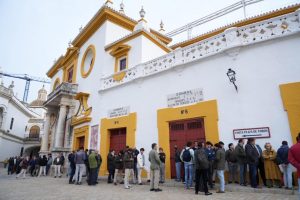 Gran expectación en Sevilla para la renovación y venta de abonos