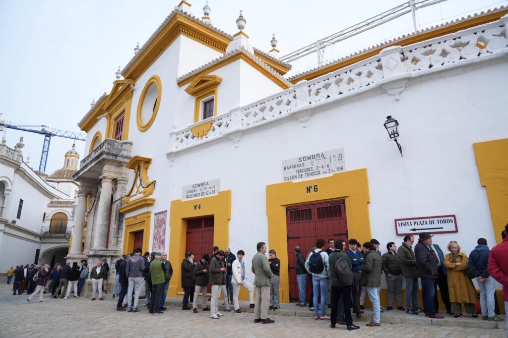 Gran expectación en Sevilla para la renovación y venta de abonos