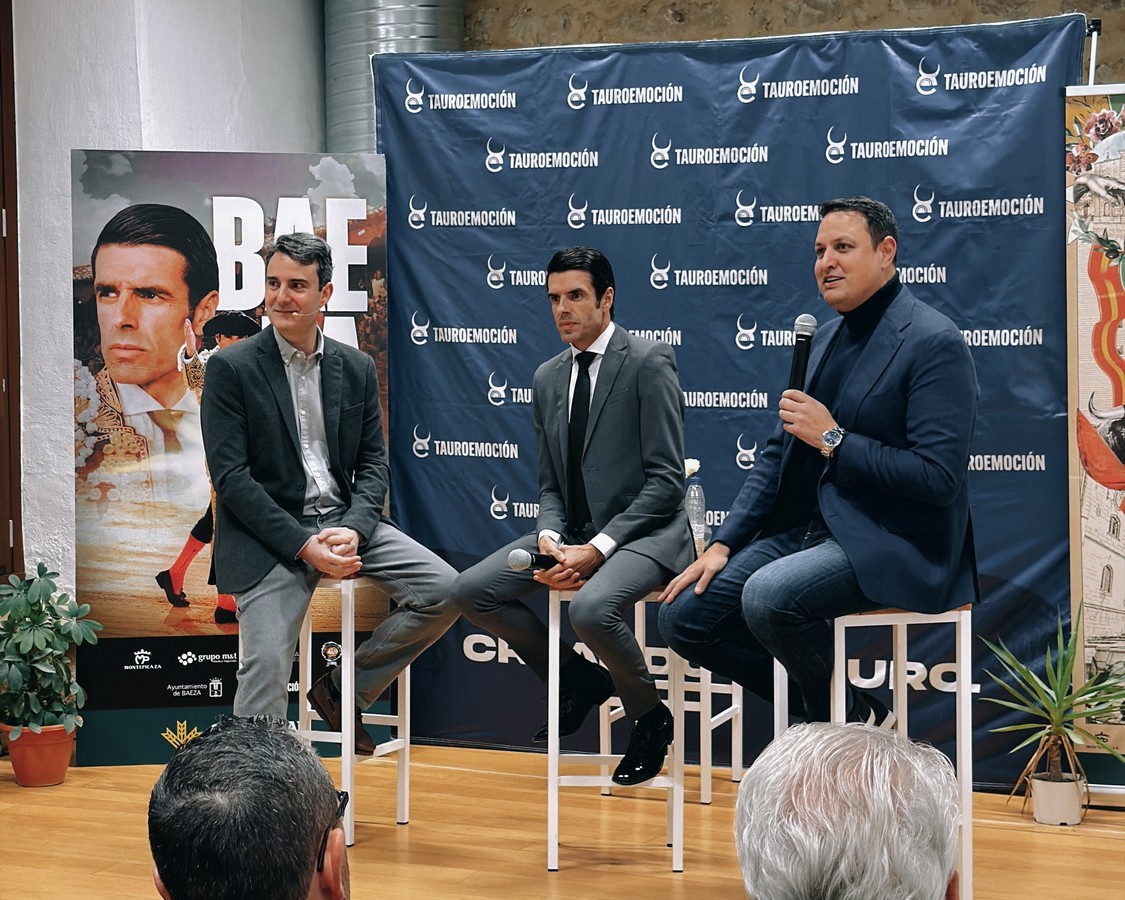 Masivo acto con Emilio de Justo en Baeza