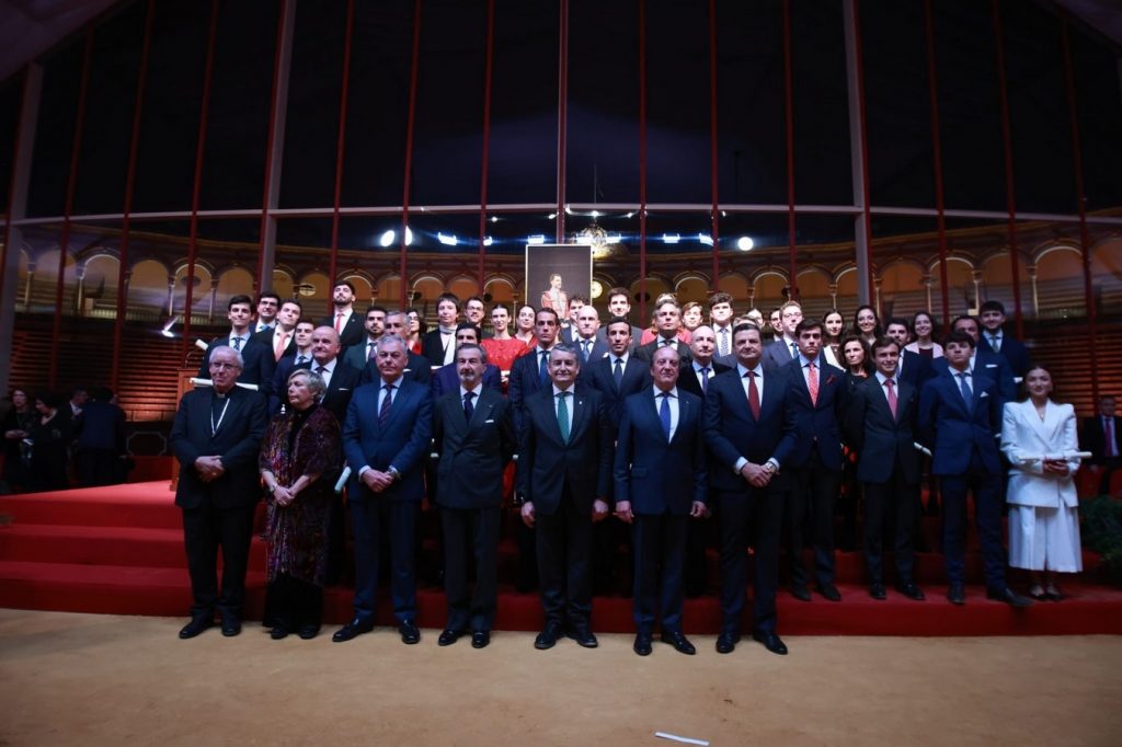 La Real Maestranza entrega los Premios de la Feria de Abril