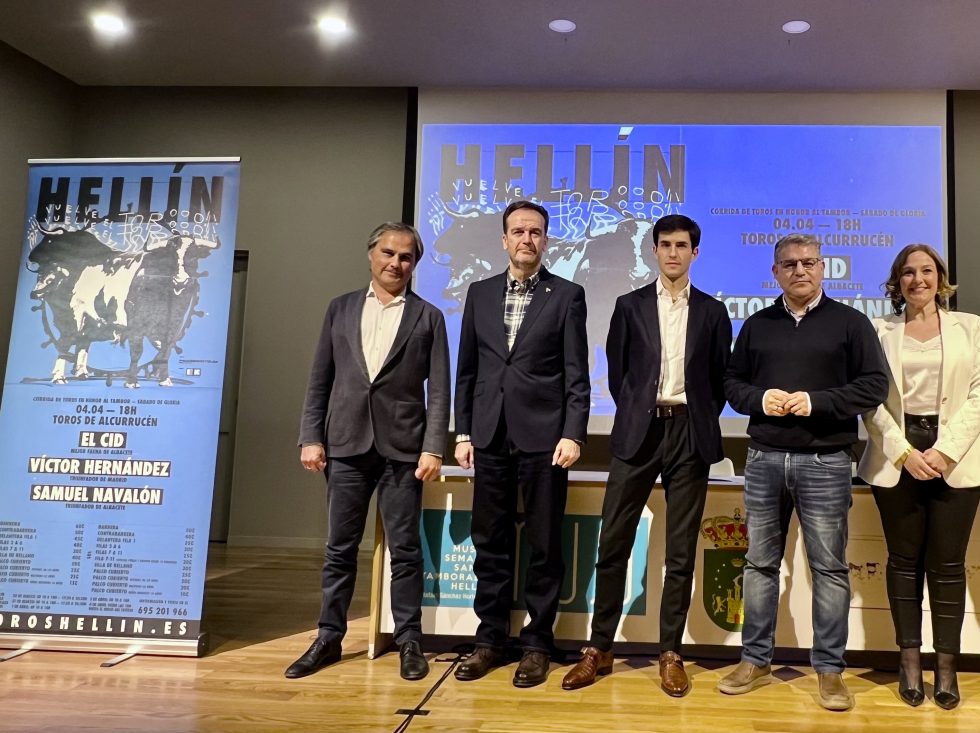 Clasicismo y futuro el Sábado de Gloria en Hellín