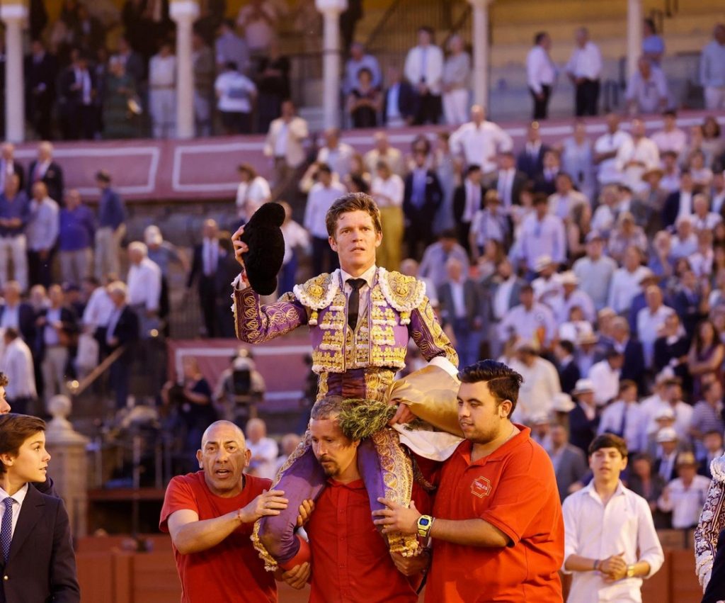 Borja Jiménez el triunfo y Morante la cornada en Sevilla