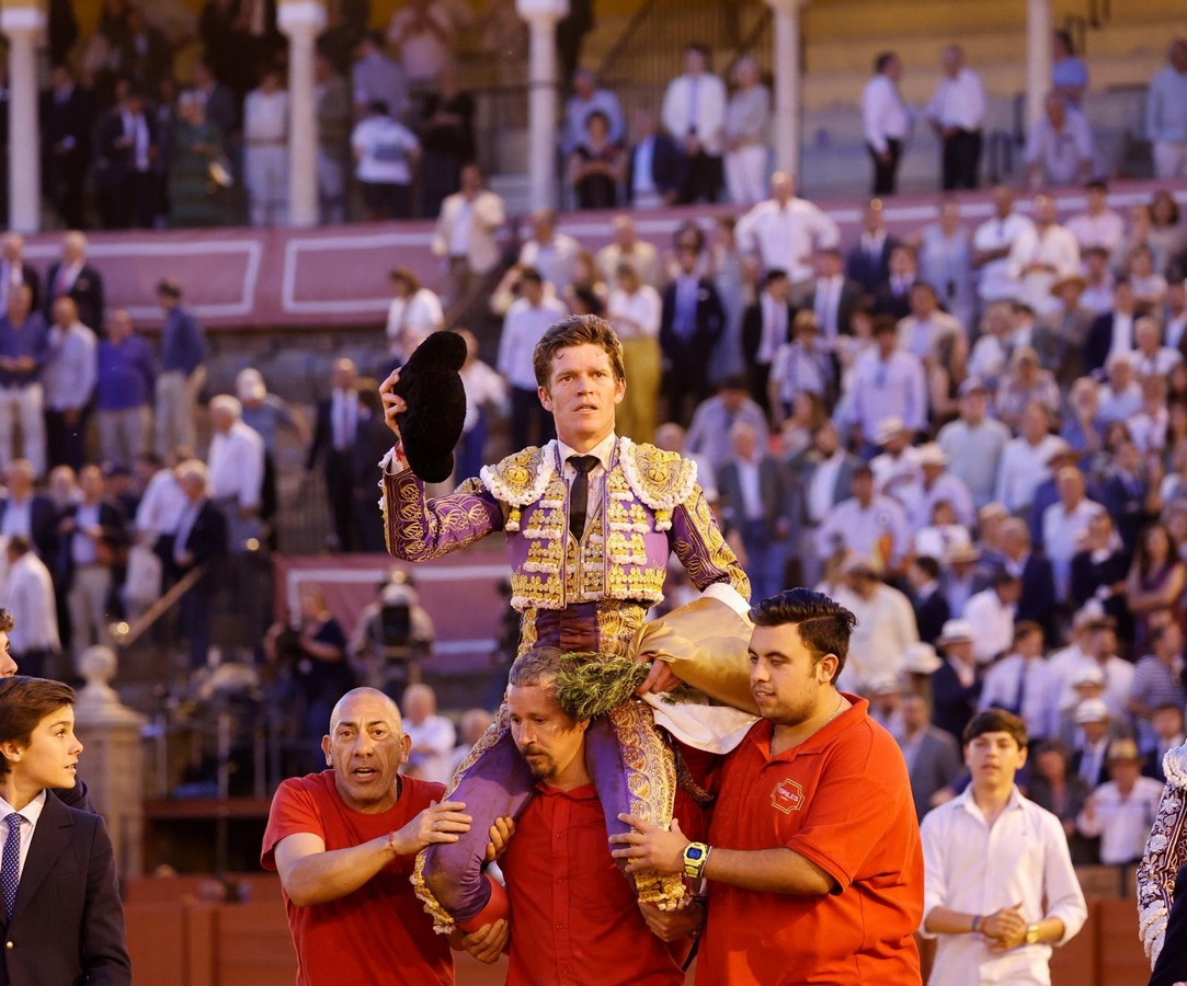 Borja Jiménez el triunfo y Morante la cornada en Sevilla