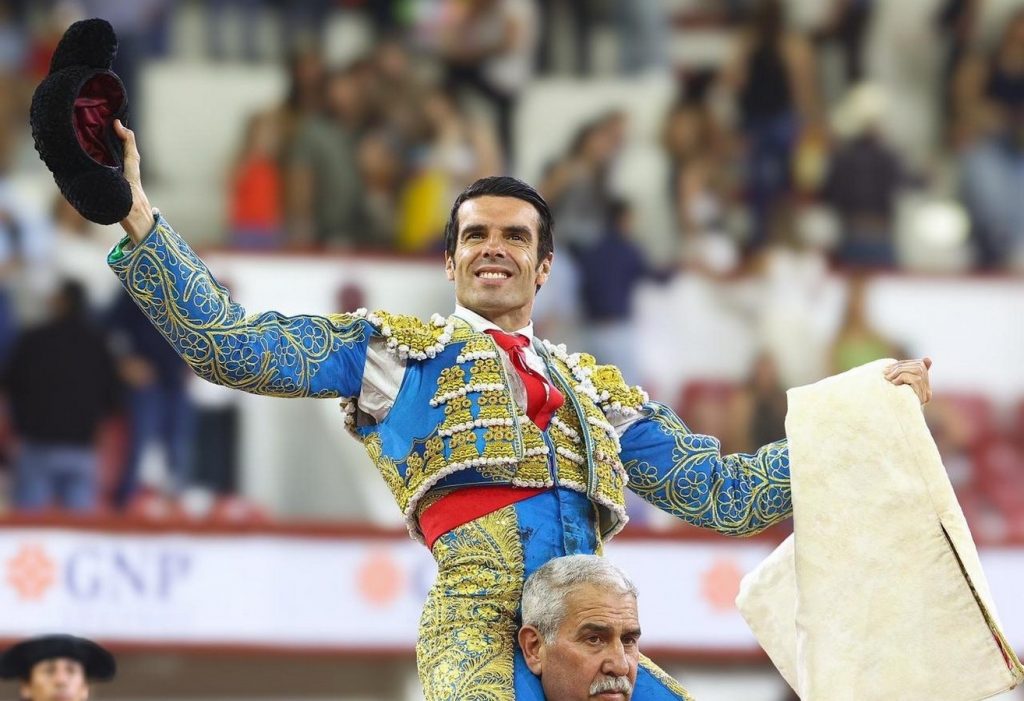 Emilio de Justo sale a hombros en Aguascalientes