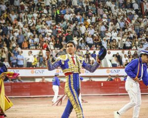Héctor Gutiérrez corta una oreja en Aguascalientes