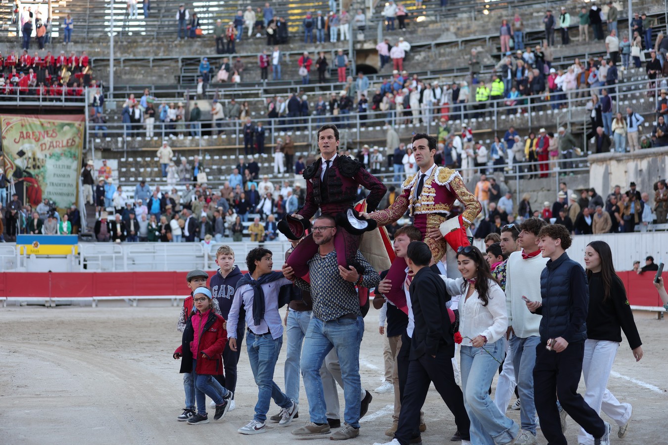 Daniel Luque y Tomás Rufo triunfan en Arles
