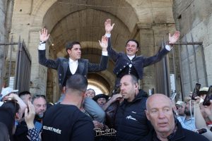 Puerta grande de Andy Cartagena y Guillermo Hermoso en Arles