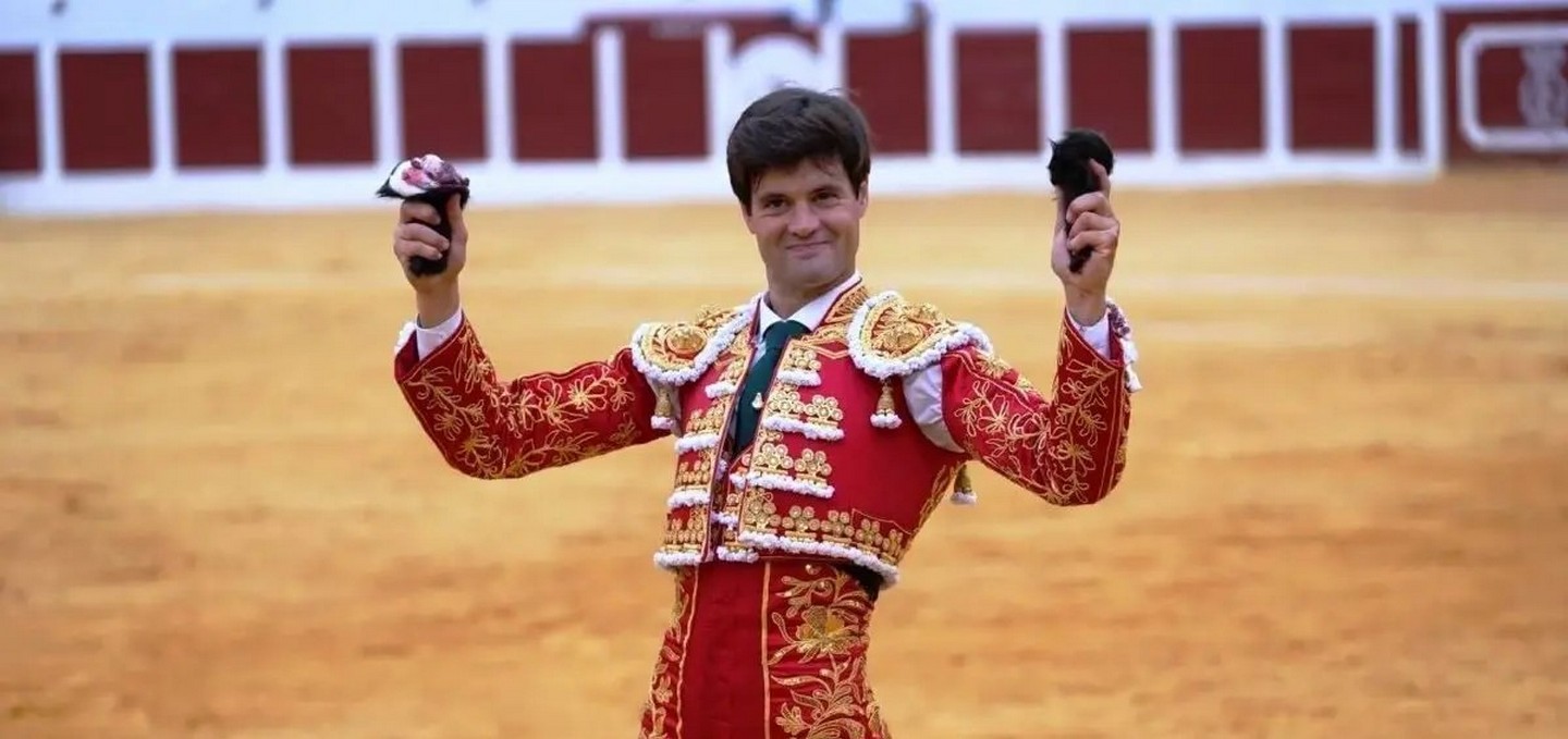 Baeza hará historia con la alternativa de Pedro Gallego