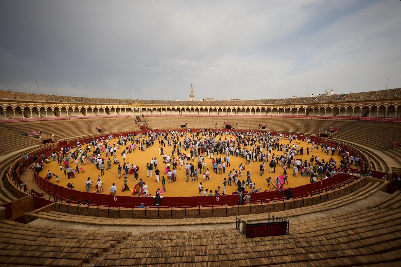 Los aficionados acuden en masa a la Maestranza de Sevilla