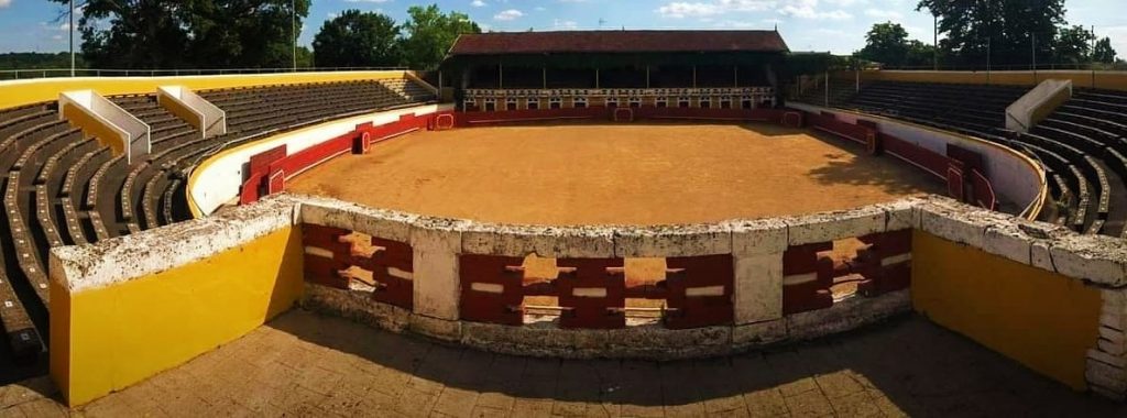 Ruiz de Velasco corta el único trofeo en Mugron