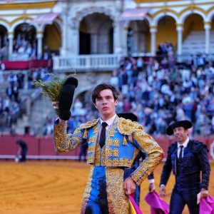 Un templado Mario Vilau da una vuelta al ruedo en Sevilla