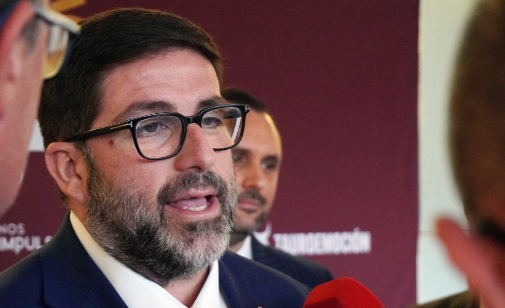 El Alcalde de Ávila apuesta por la fiesta taurina