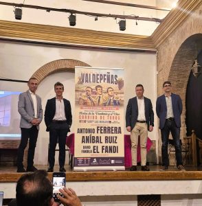 Valdepeñas presenta el cartel de la corrida de las Fiestas del Vino