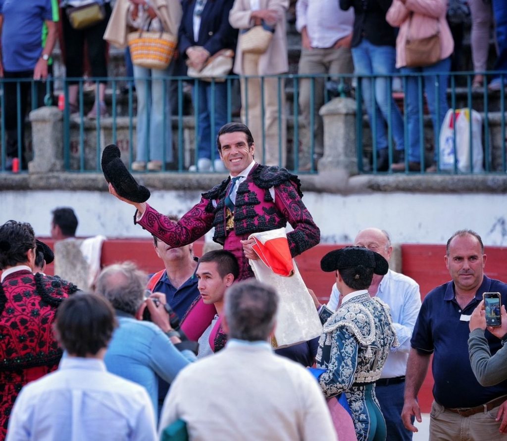 Tres orejas para Emilio de Justo en Trujillo