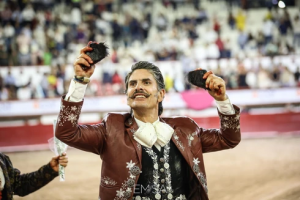 Emiliano Gamero, a hombros en la última de Aguascalientes