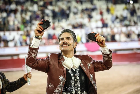 Emiliano Gamero, a hombros en la última de Aguascalientes