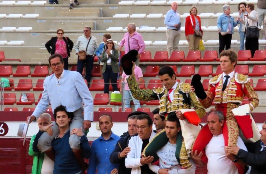 Puerta grande en Puertollano para Emilio de Justo y Borja Jiménez