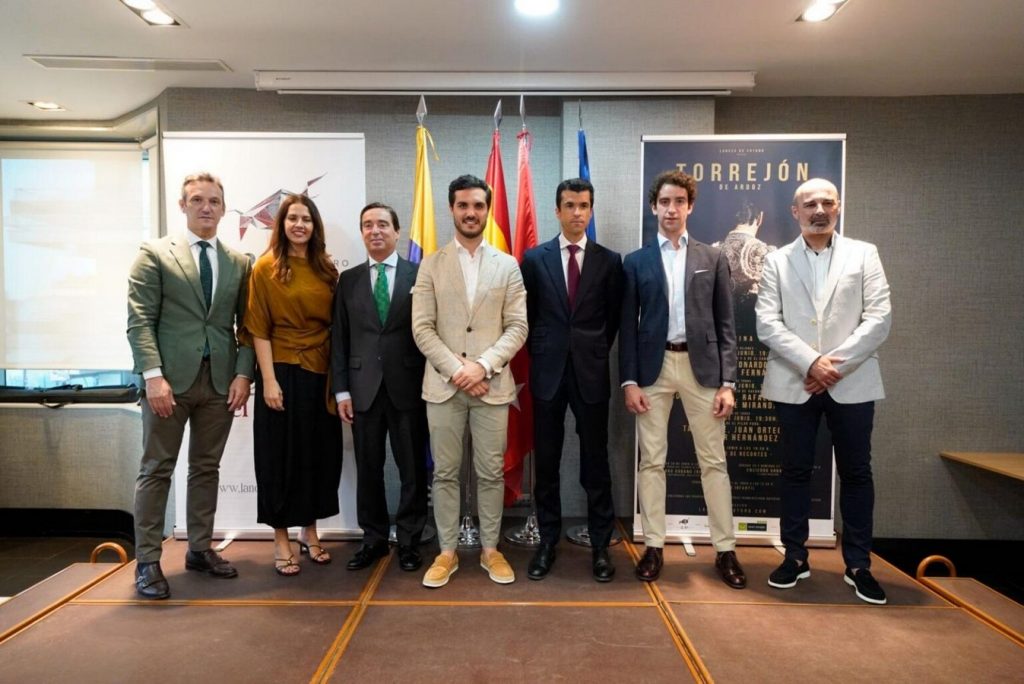 Figuras y toreros jóvenes en la Feria de Torrejón