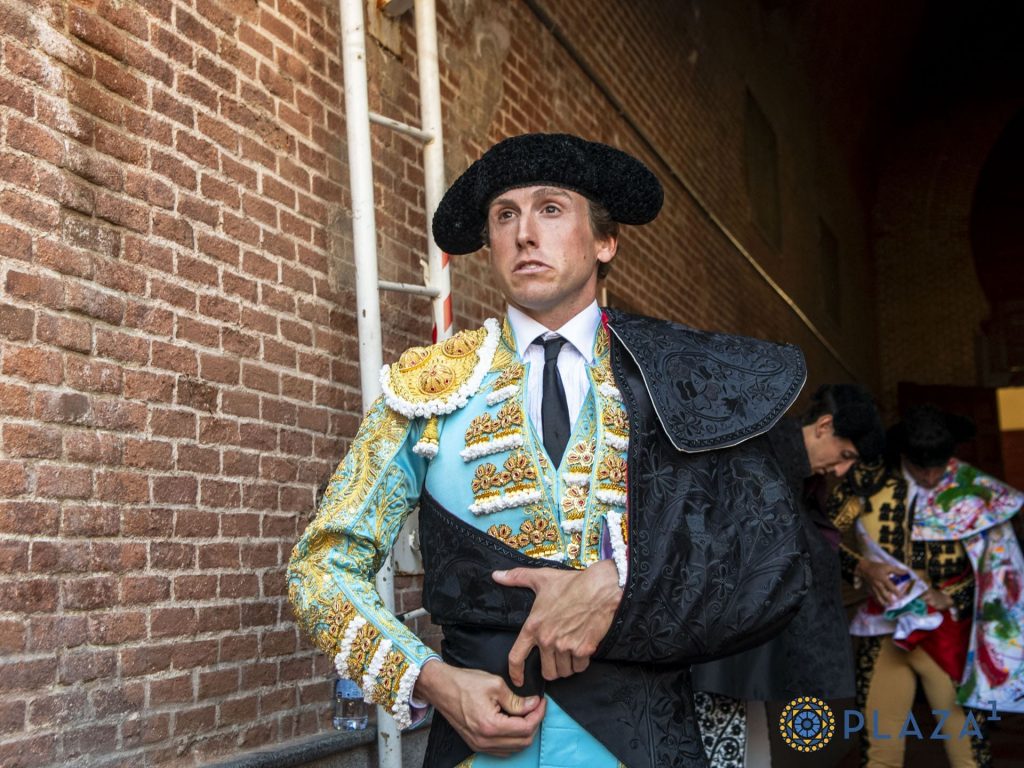 Román causa baja en la corrida de toros de El Tiemblo