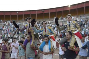 La terna se reparte ocho orejas en Zamora