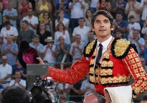 Sebastián Castella sale a hombros en Granada