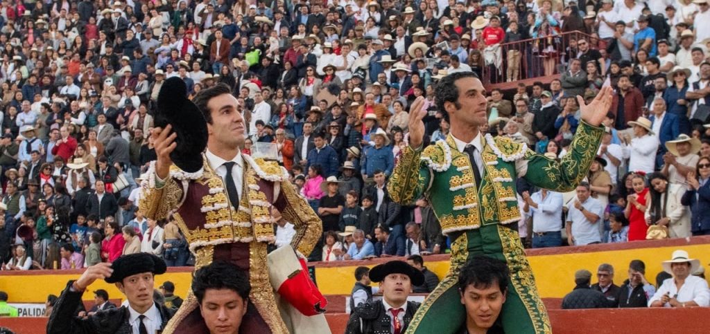 Doble puerta grande en Chota