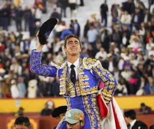 El Fandi indulta a 'Rondero', de Castillejo de Huebra, en Chota