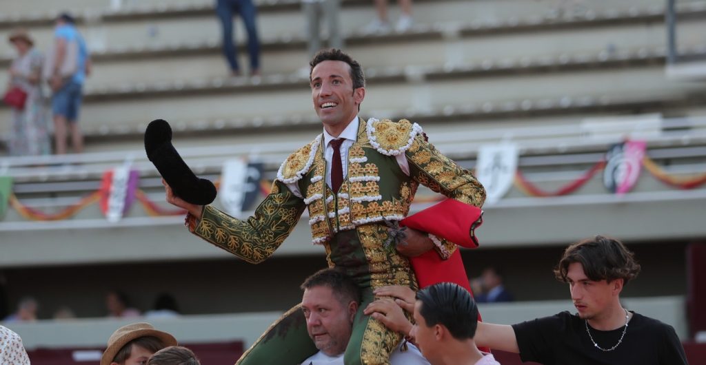 David de Miranda, tres orejas en Istres