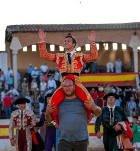 Ismael Martín corta tres orejas en Sahagún