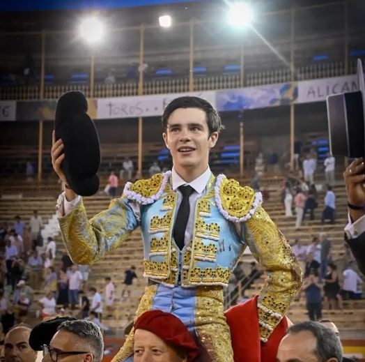 Mario Vilau, premio al novillero triunfador de Alicante
