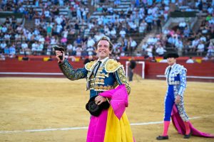 Román y Nek Romero, sendas orejas en Valencia