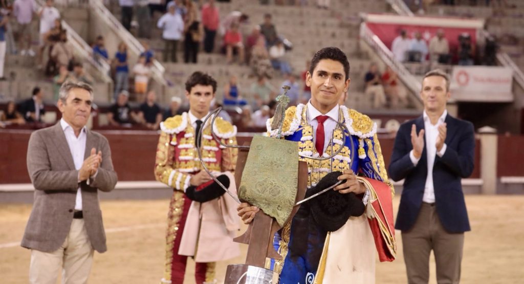 Héctor Gutiérrez se alza como ganador de la Copa Chenel