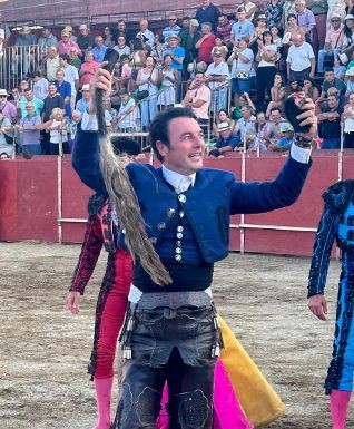 Andy Cartagena, tres orejas y un rabo en Moraleja