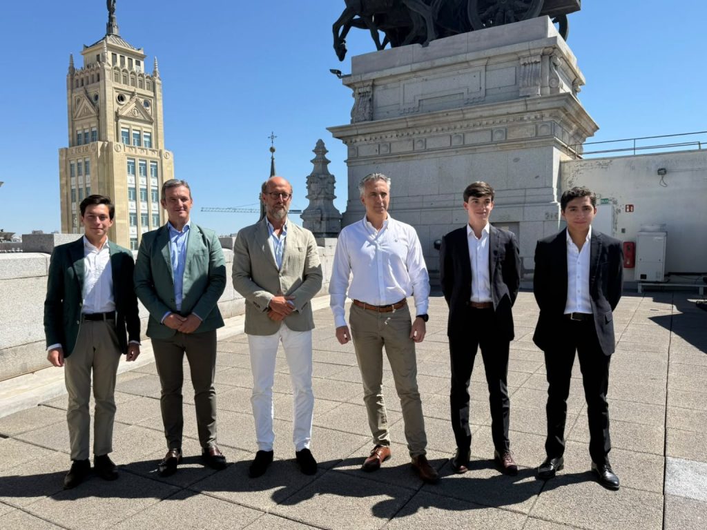 Carlos Novillo recibe a los finalistas del Circuito de Madrid