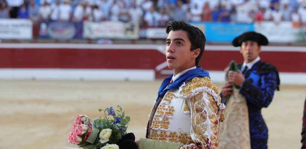 Marco Pérez da una vuelta al ruedo en Mont de Marsan