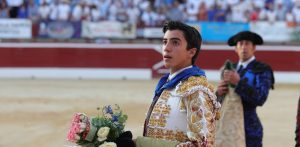 Marco Pérez da una vuelta al ruedo en Mont de Marsan