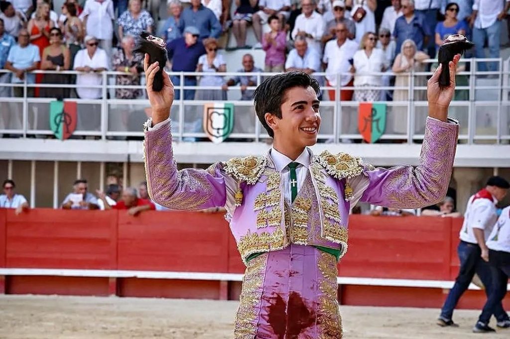 Salida a hombros de Marco Pérez en Lunel