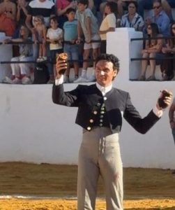 Oliva Soto corta dos orejas en Santa Ana la Real