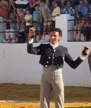 Oliva Soto corta dos orejas en Santa Ana la Real