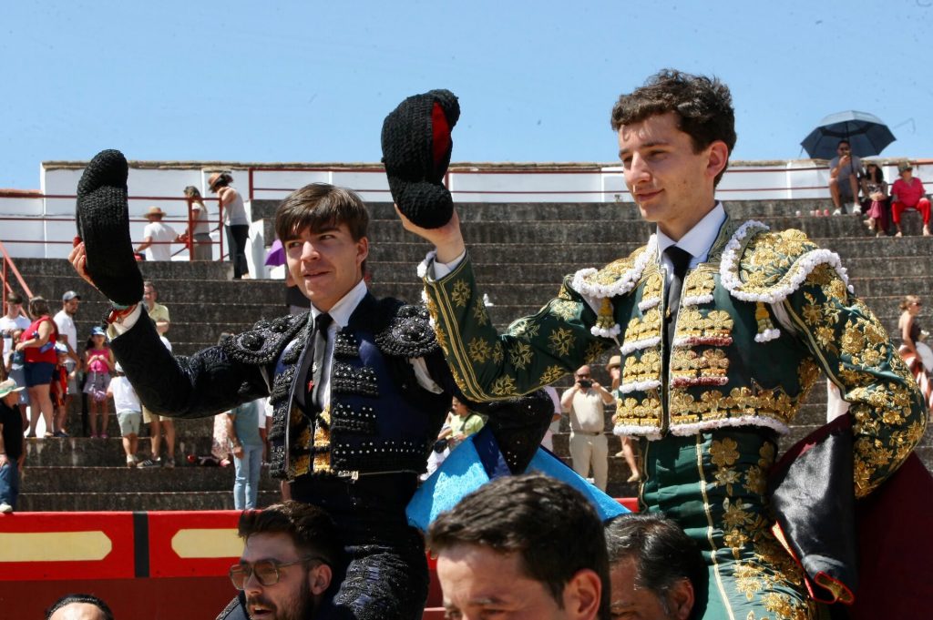 Carlos Tirado y Darío Romero, puerta grande en Brozas