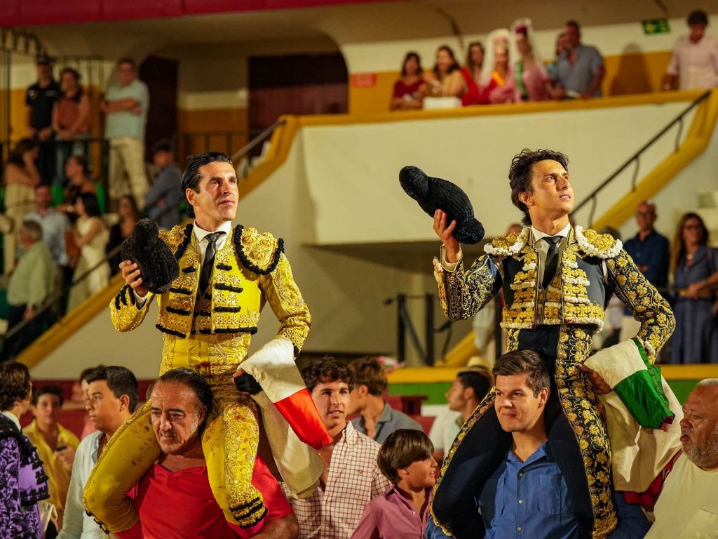 Gran tarde de Roca Rey y Talavante en Estepona