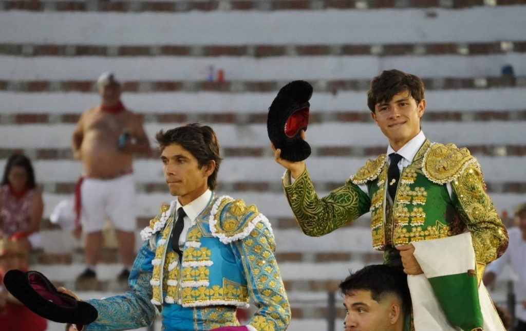 Sebastián Castella y Aarón Palacio, a hombros en Teruel