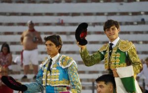 Sebastián Castella y Aarón Palacio, a hombros en Teruel